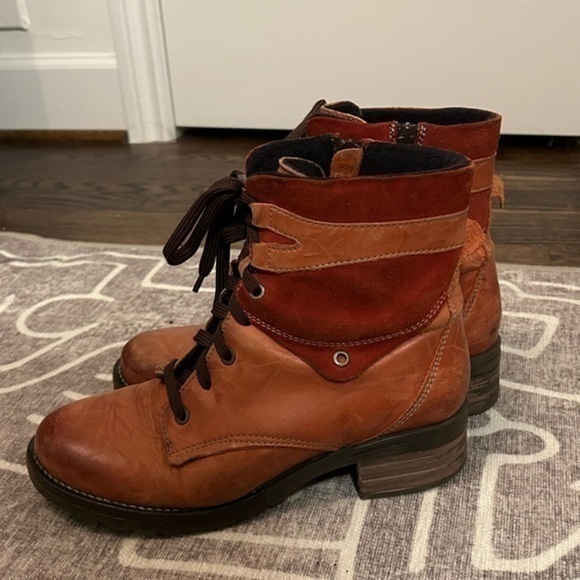 Dromedaris Women's Kara Combat Lace-up Comfort Boot with Inside Zip - Picture 11 of 14